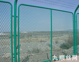 鋼板網(wǎng)護欄3.jpg